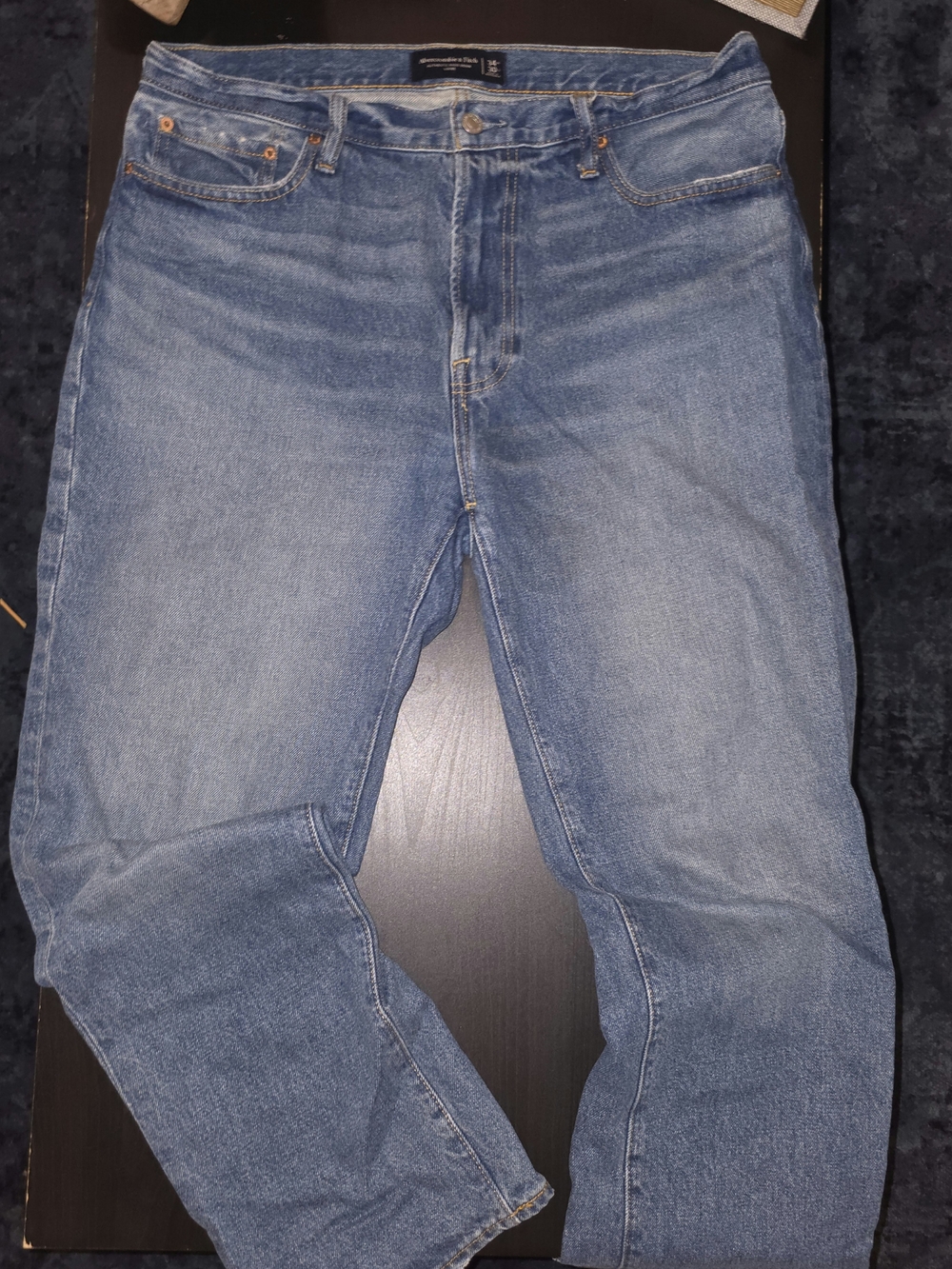 Abercrombie & Fitch Loose Fit Men’s Jeans in Light Blue Wash